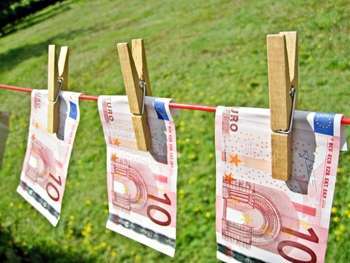 euro Banknotes - Photo credit: Images_of_Money / Foter / Creative Commons Attribution 2.0 Generic (CC BY 2.0)