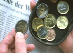 Money - Credit © European Union, 2011